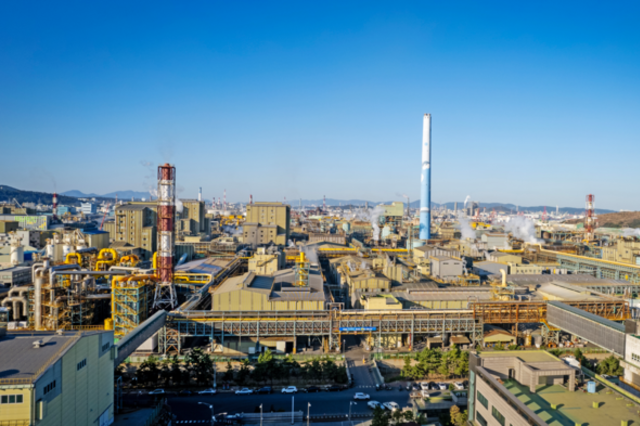 [단독] 고려아연, 제련수수료 '3년 만에' 인상...최윤범 경영권 수성 '청신호'