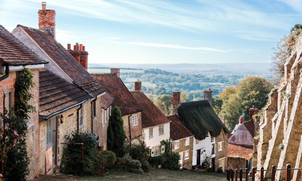 “아예 석유 쓰지 말자” 영국 모든 신축 주택에 태양광 패널 설치 의무화