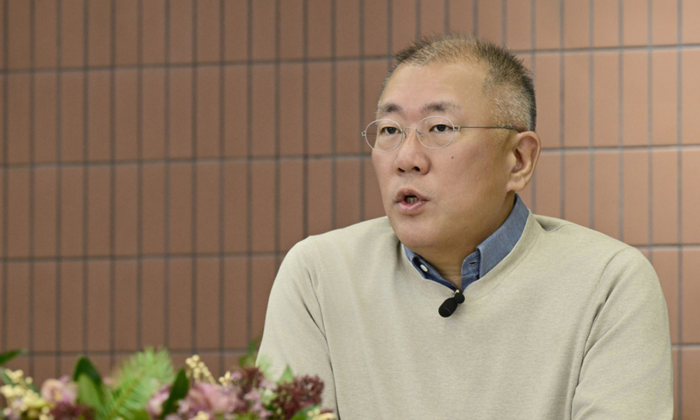 정의선 회장, '로보틱스+AI' 물리적 AI 기업 체질 전환 선언 "미래 성장 핵심 축"