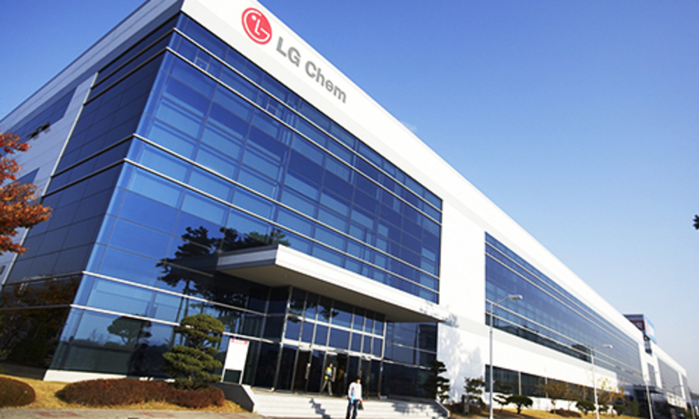 日 노무라 "올해 LG화학 양극재 출하량 반토막날 것"