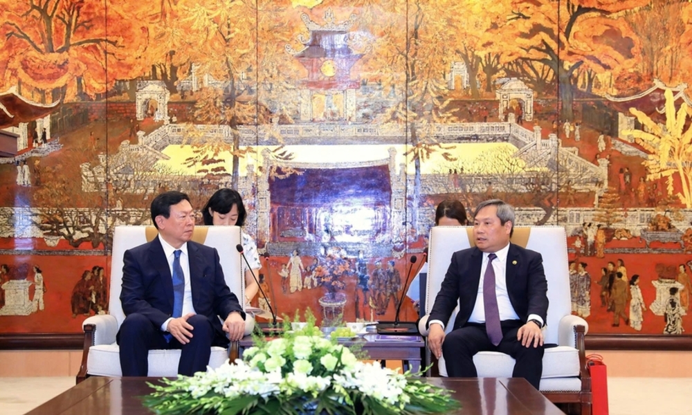 베트남行 신동빈 롯데 회장, 하노이 인민위원장과 면담…투자 러브콜