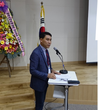 스마트팜센터 조만호 대표가 사회를 진행하고 있다 스마트팜센터 조만호 대표가 사회를 진행하고 있다