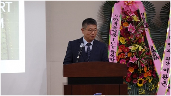 고문으로 선출된 손정수 전 농촌진흥청장이 격려사를 하고 있다.