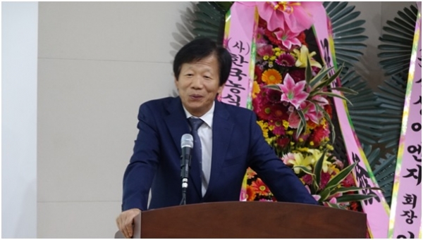 [더구루=김태영 기자] 한국스마트팜협회장으로 선출된 서울시농수산유통공사 사장이 인사말을 하고 있다.