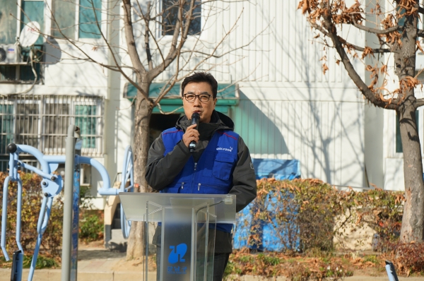 [더구루=김민호 기자] 골프존뉴딘그룹(회장 김영찬)은 23일(금) 강남구 수서동 일대에서 '나눔과 배려'의 경영철학을 실천하기 위해 '2018 사랑의 지역사회 봉사활동'을 실시했다.