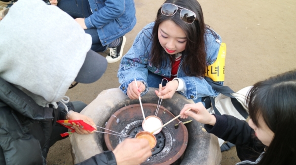 연탄불 달고나 만들기 체험 연탄불 달고나 만들기 체험