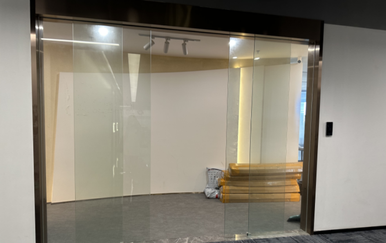 '보스턴다이내믹스·테슬라' 추격 외친 지리차, '로봇 꿈' 반년 만에 멈... - 뉴스 썸네일 이미지