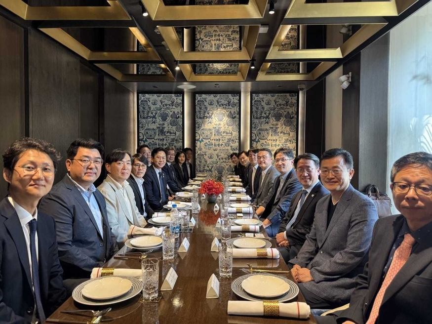 인도 'AI 정상회의' 참석 배경훈 장관, 삼성·LG·현대모비스·크래프... - 뉴스 썸네일 이미지